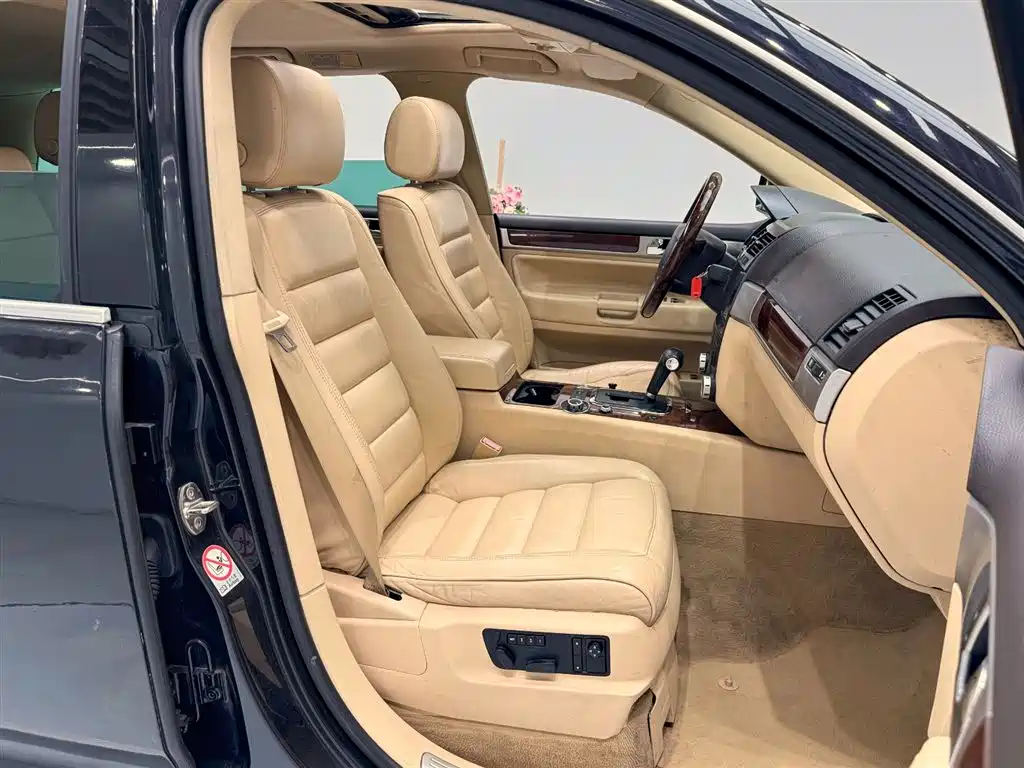 Volkswagen Touareg 2006 4.2L Top Trim