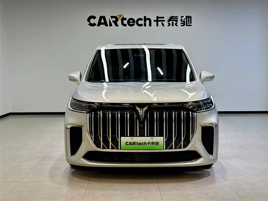 Voyah Dreamer 2022 Low Carbon Edition Meng+ Smart Enjoyment Package