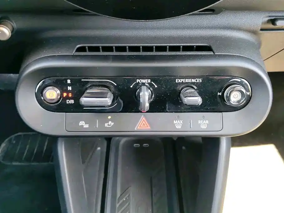 2025 MINI Cooper SE Aceman Classic