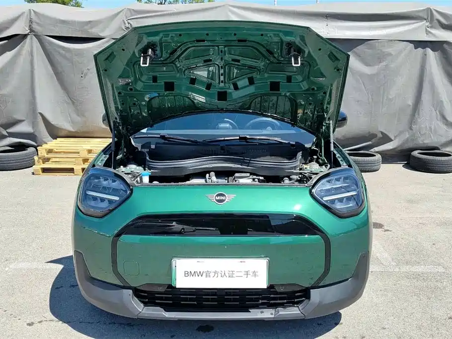 2025 MINI Cooper SE Aceman Classic