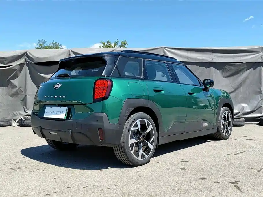 2025 MINI Cooper SE Aceman Classic