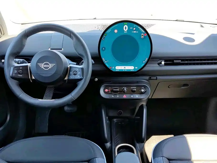 2025 MINI Cooper SE Aceman Classic