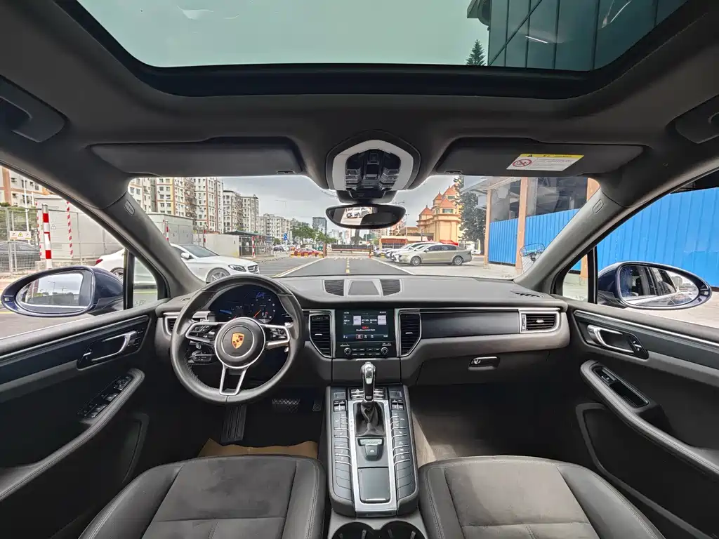 2017 Porsche Macan 2.0T
