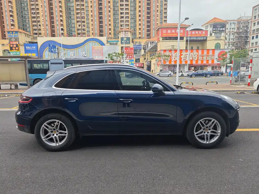 2017 Porsche Macan 2.0T