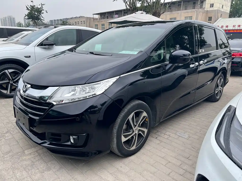 Odyssey 2015 Facelift 2.4L Supreme Edition