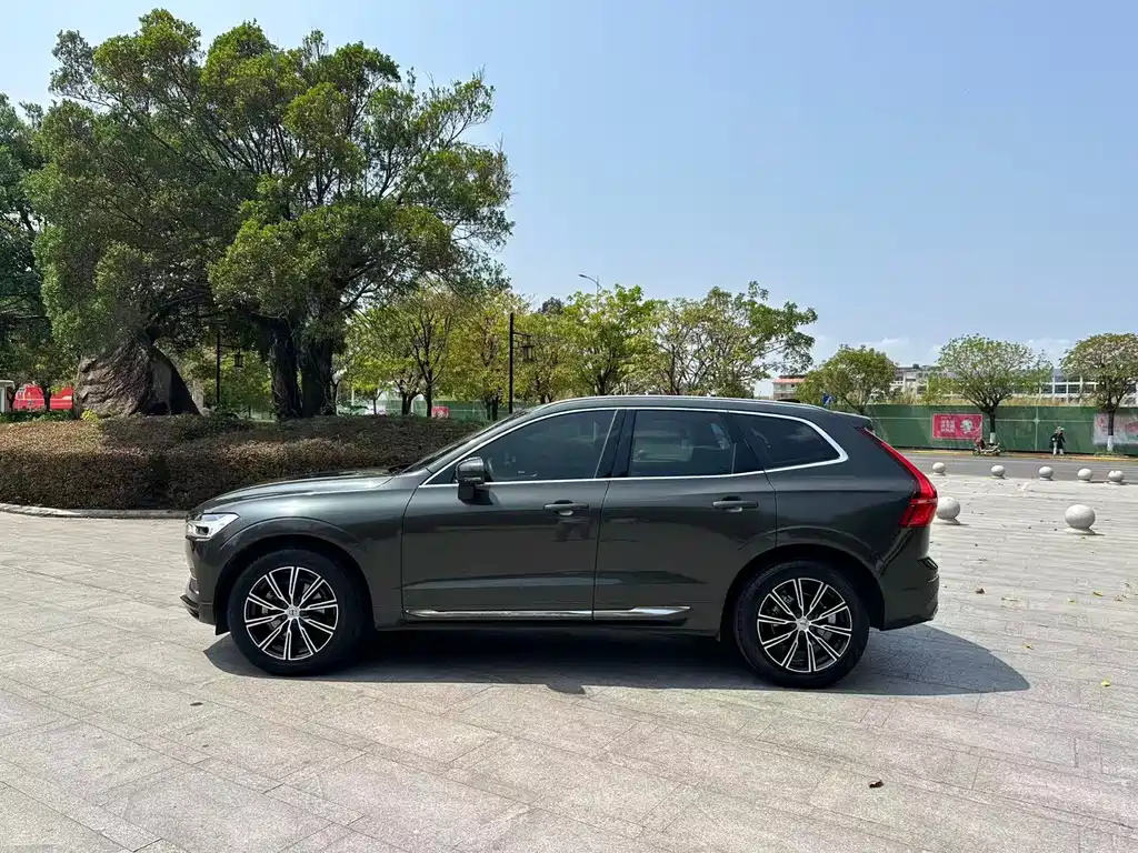 Volvo XC60 2021 T5 AWD Momentum
