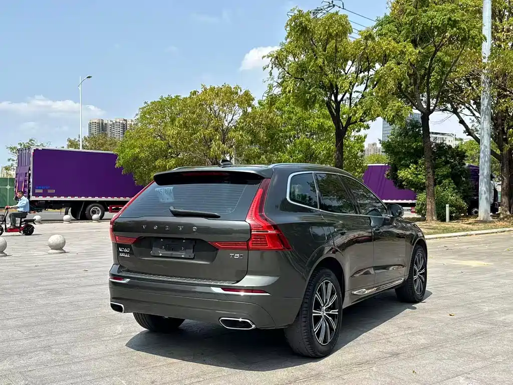 Volvo XC60 2021 T5 AWD Momentum