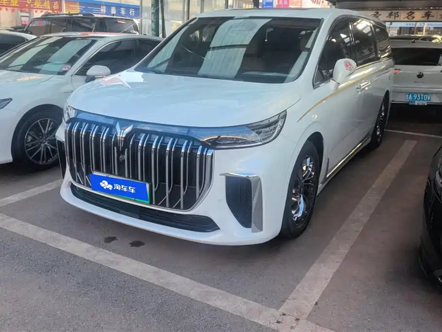 Voyah Dreamer 2022 Low Carbon Edition with Xiang+ Intelligent Driving Package