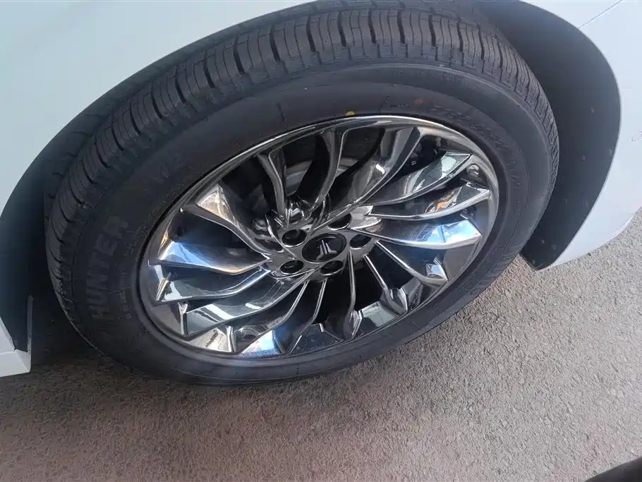 Voyah Dreamer 2022 Low Carbon Edition with Xiang+ Intelligent Driving Package