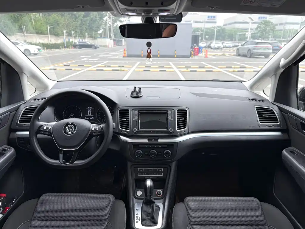 Volkswagen Sharan 2018 380TSI Comfort 6-seater