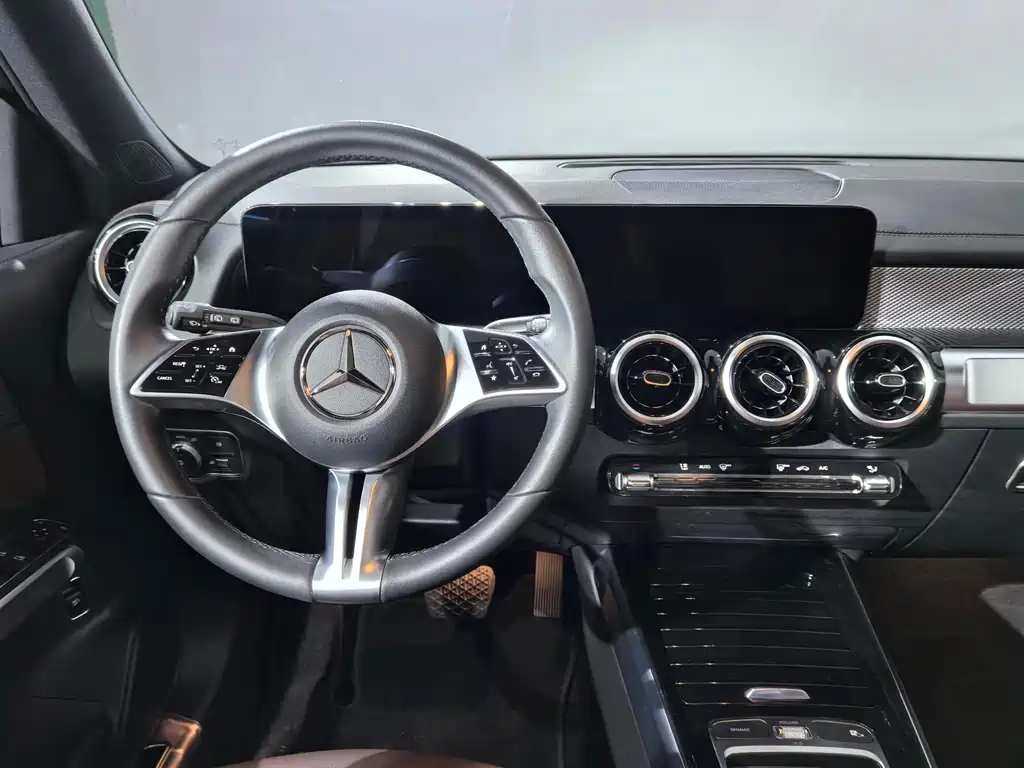 Mercedes-Benz GLB 200 2024