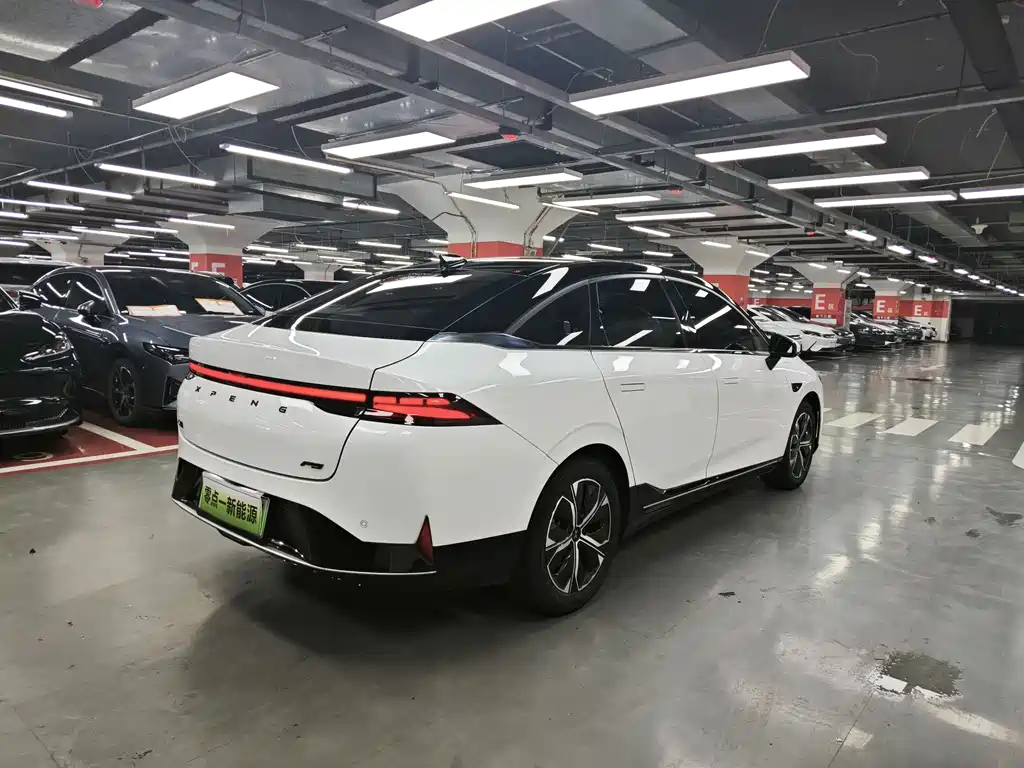 XPeng P5 2022 550P