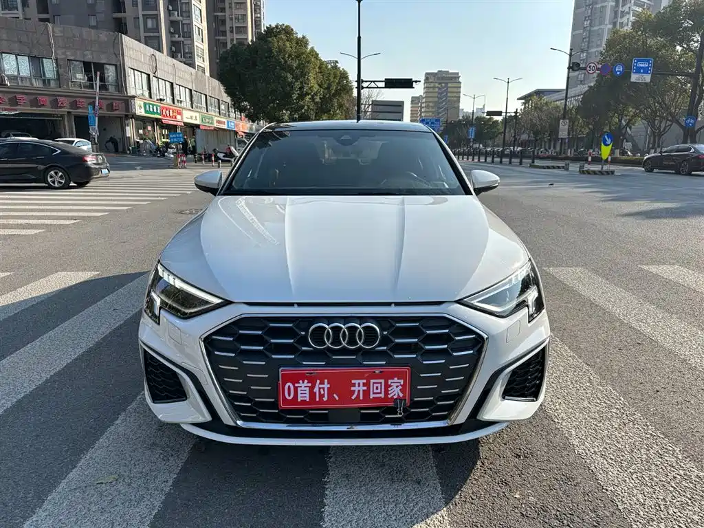 Audi A3 2022 Sportback 35 TFSI Luxury Sport