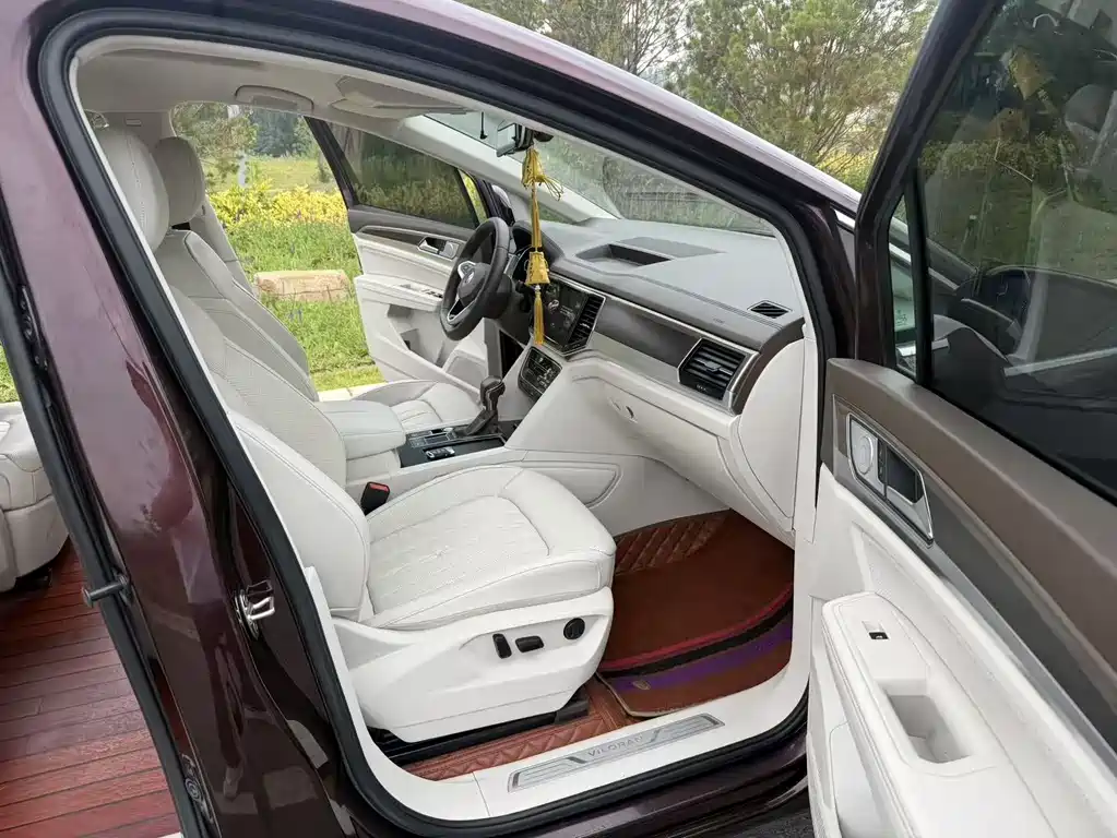Viloran 2020 330TSI Luxury Edition