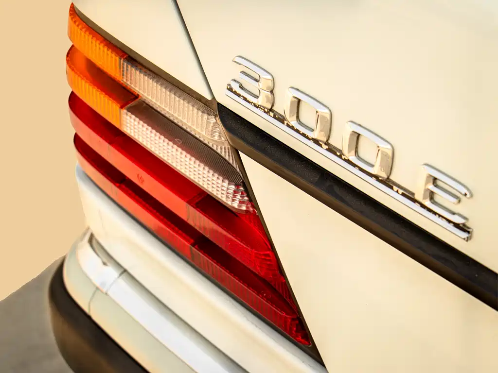 Mercedes-Benz E-Class (Import) 1993 E 300
