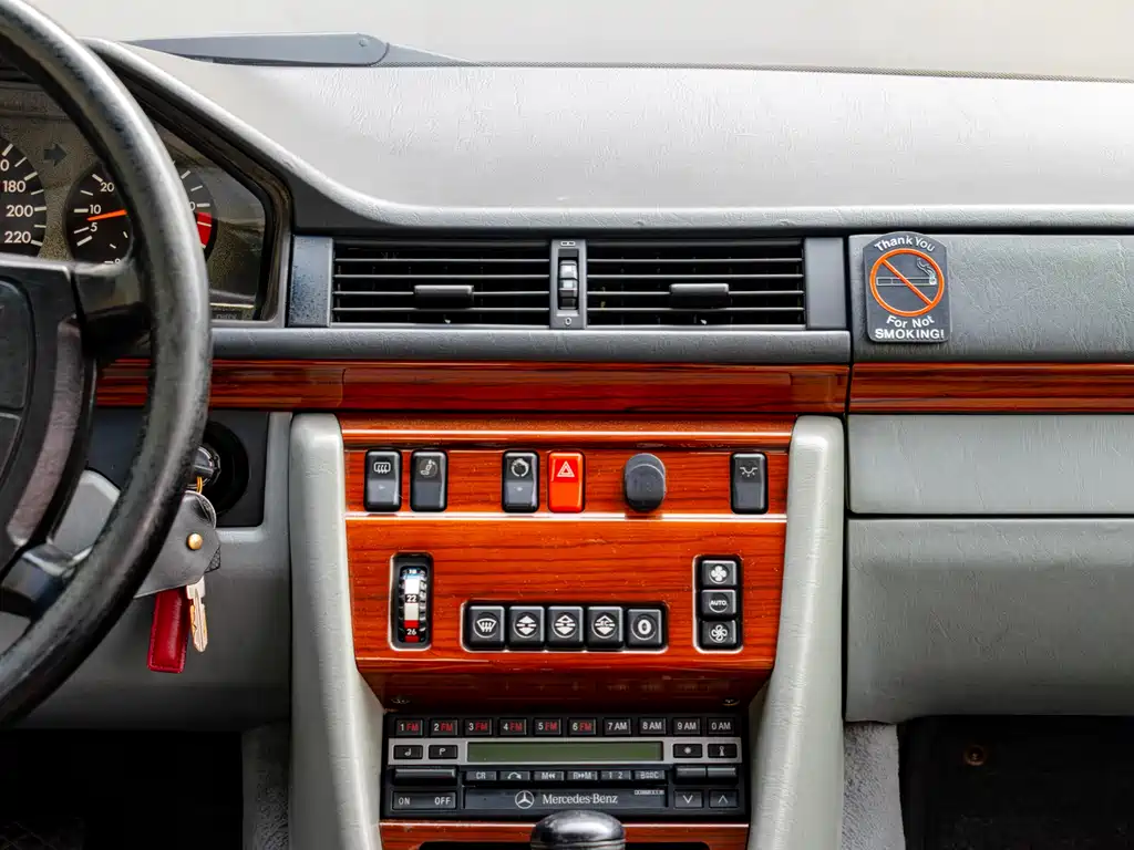 Mercedes-Benz E-Class (Import) 1993 E 300