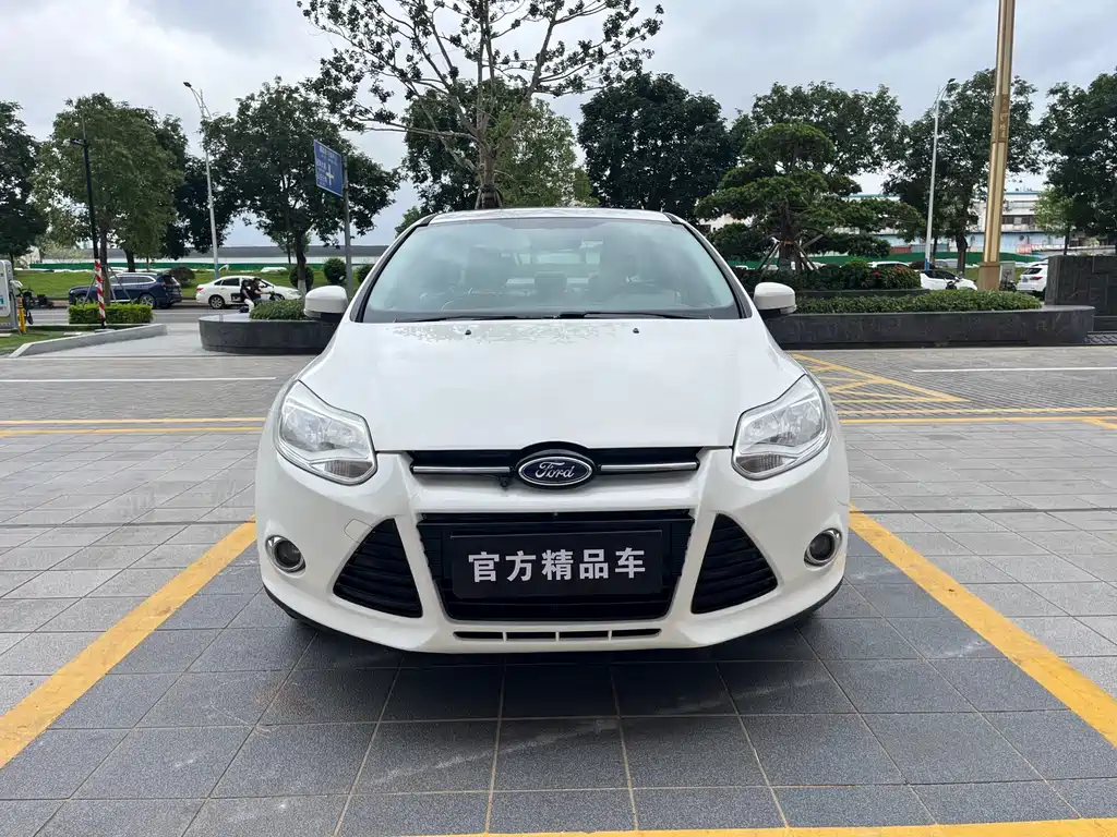 Focus 2015 Sedan 1.6L Automatic Fashion