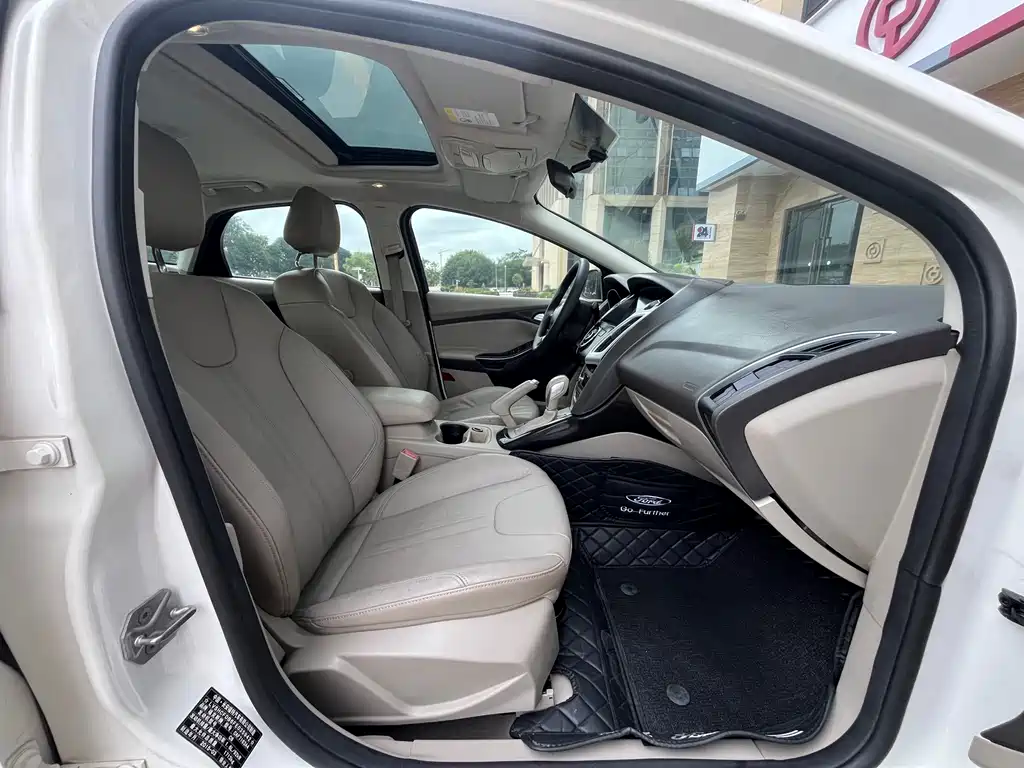 Focus 2015 Sedan 1.6L Automatic Fashion