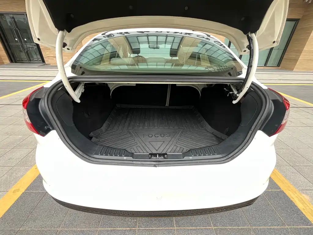 Focus 2015 Sedan 1.6L Automatic Fashion