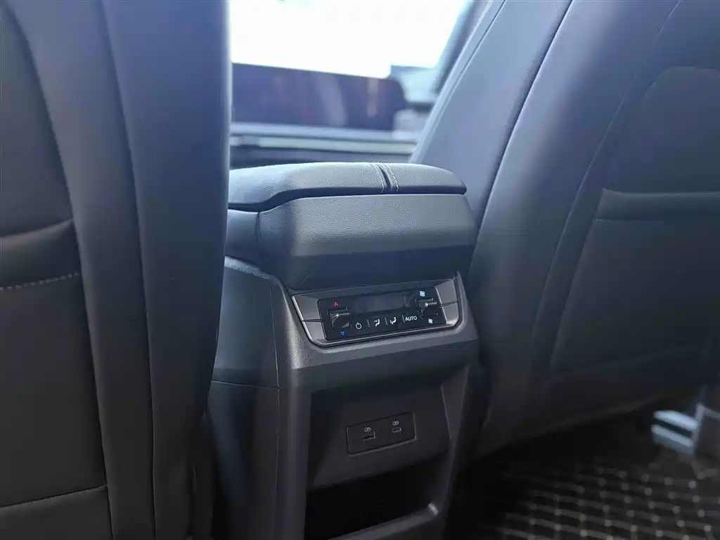 Ford Edge L 2026 2.0T EcoBoost Hybrid FWD 7-Seater Luxury