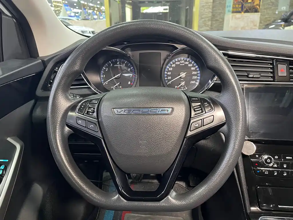 Venucia D60 2019 model 100,000 Glory 1.6L XL Manual Chenkuo Edition China V