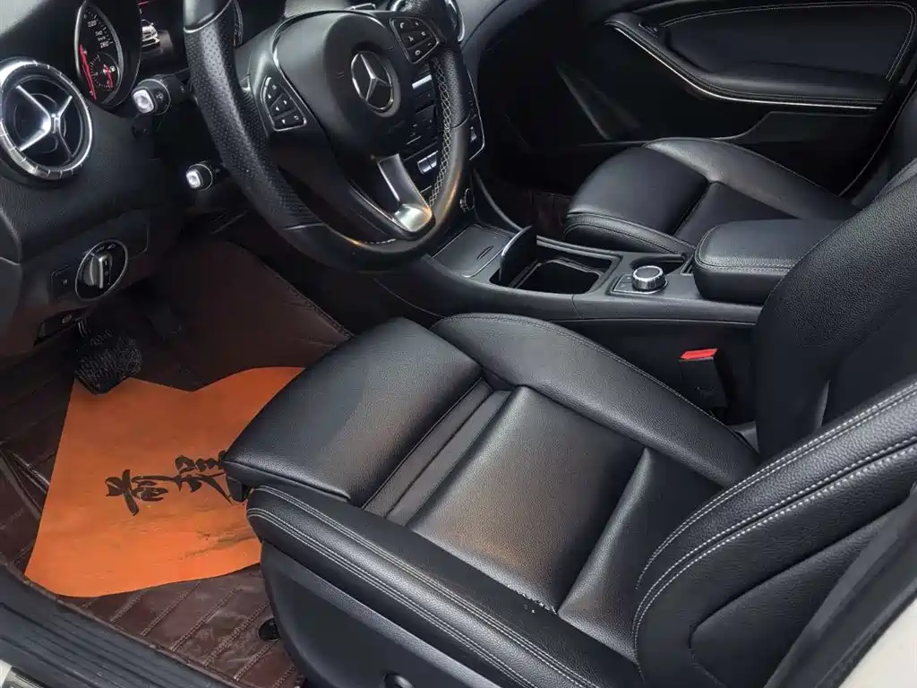 Mercedes-Benz CLA 200 Fashion Edition