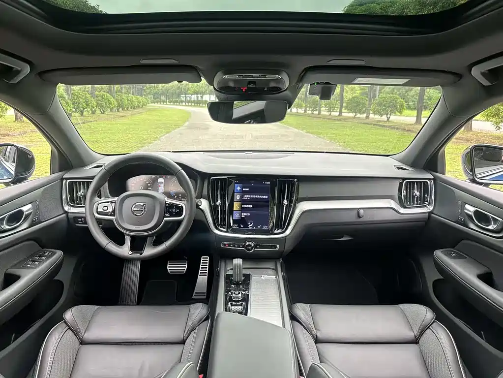Volvo V60 2021 B5 R-Design