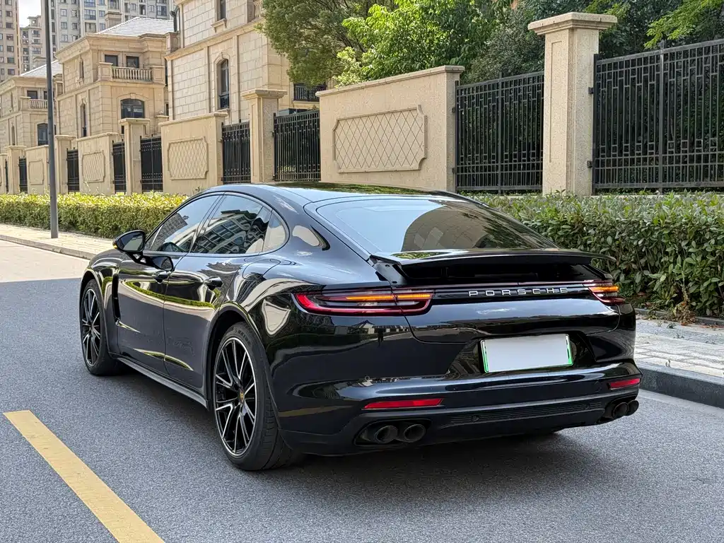 Porsche Panamera 4 E-Hybrid