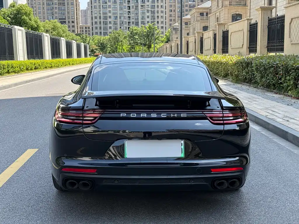 Porsche Panamera 4 E-Hybrid