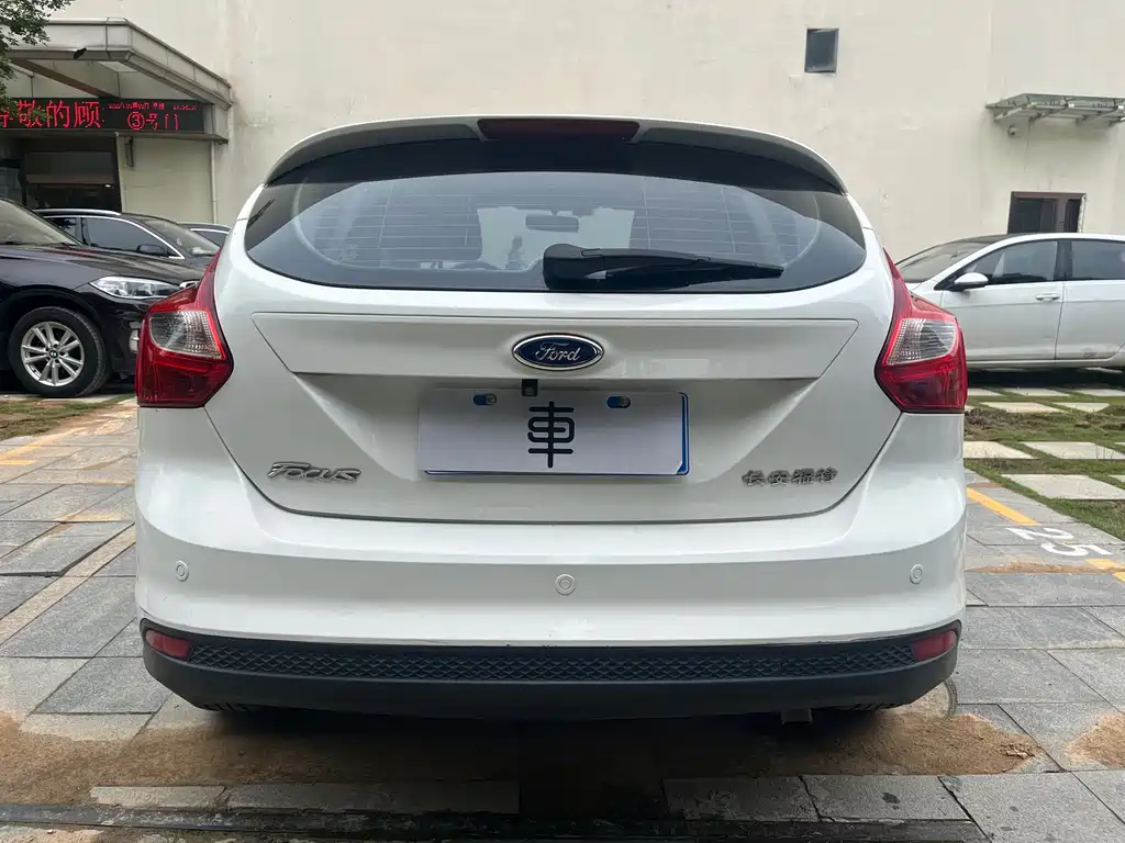 Ford Focus 2015 Hatchback 1.6L Automatic Comfort
