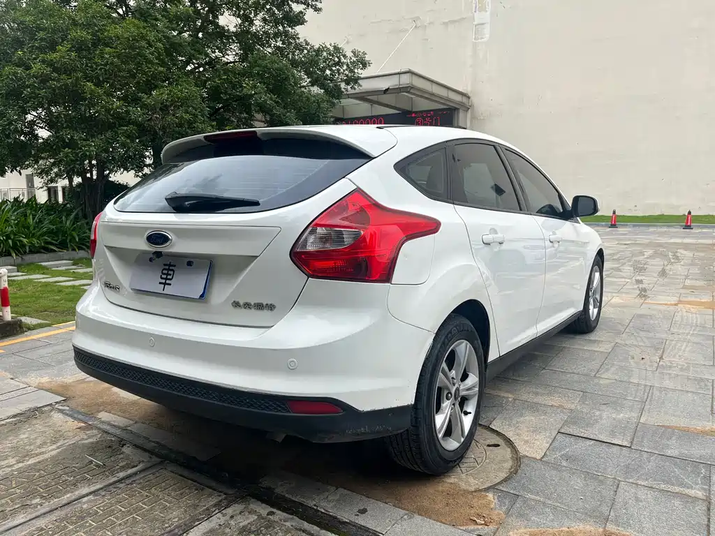 Ford Focus 2015 Hatchback 1.6L Automatic Comfort