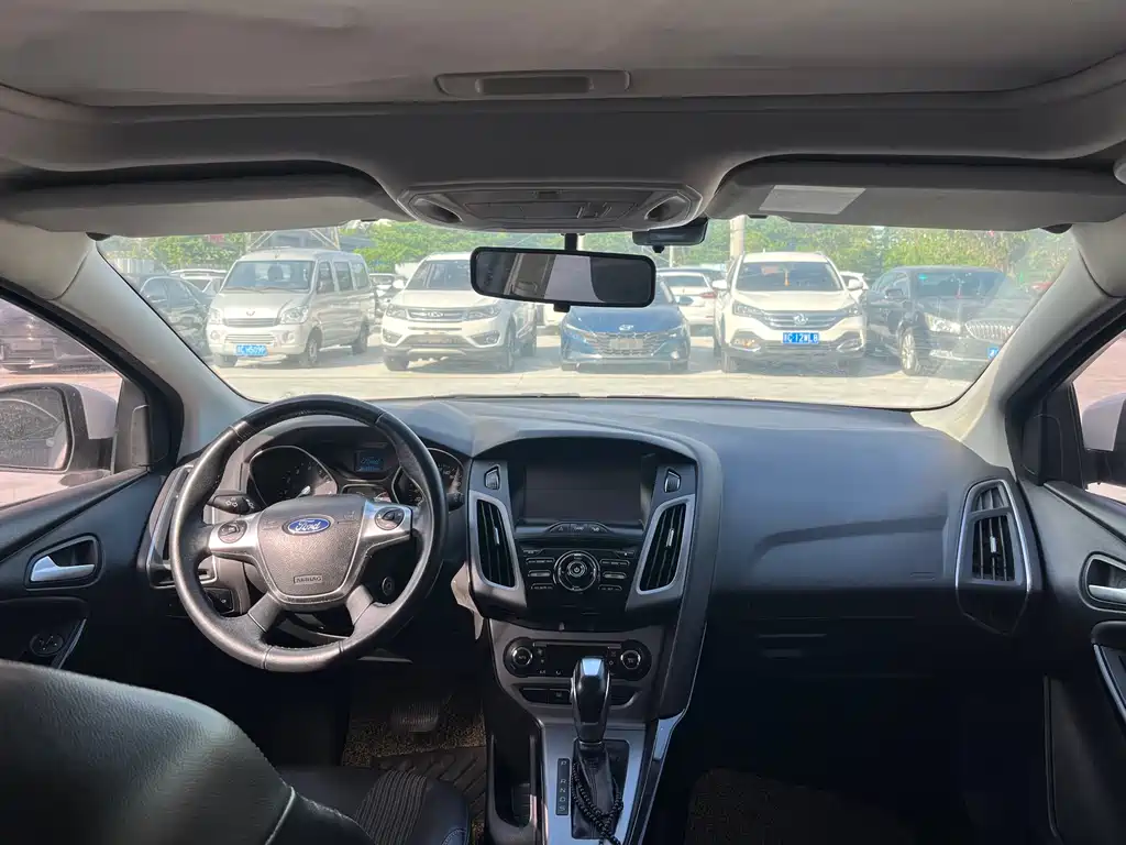 Ford Focus 2015 Hatchback 1.6L Automatic Comfort