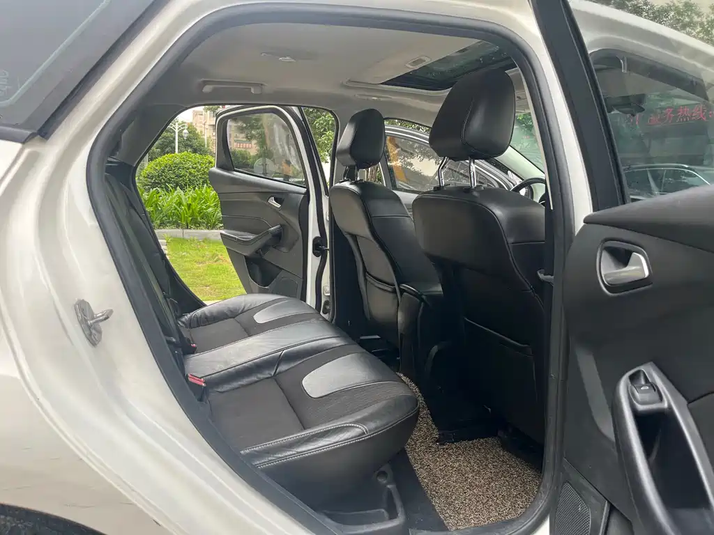 Ford Focus 2015 Hatchback 1.6L Automatic Comfort