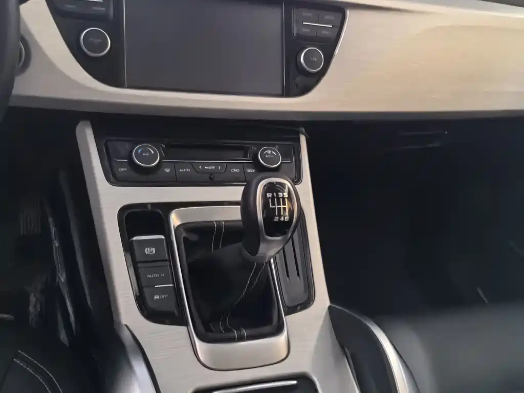 Geely Boyue 2018 2.0L Manual 2WD Zhiya Edition