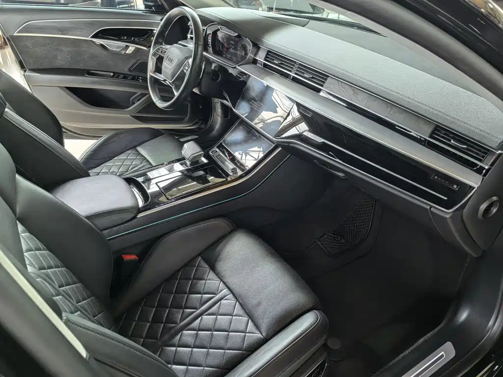 Audi A8L 2021 50 TFSI quattro Comfort