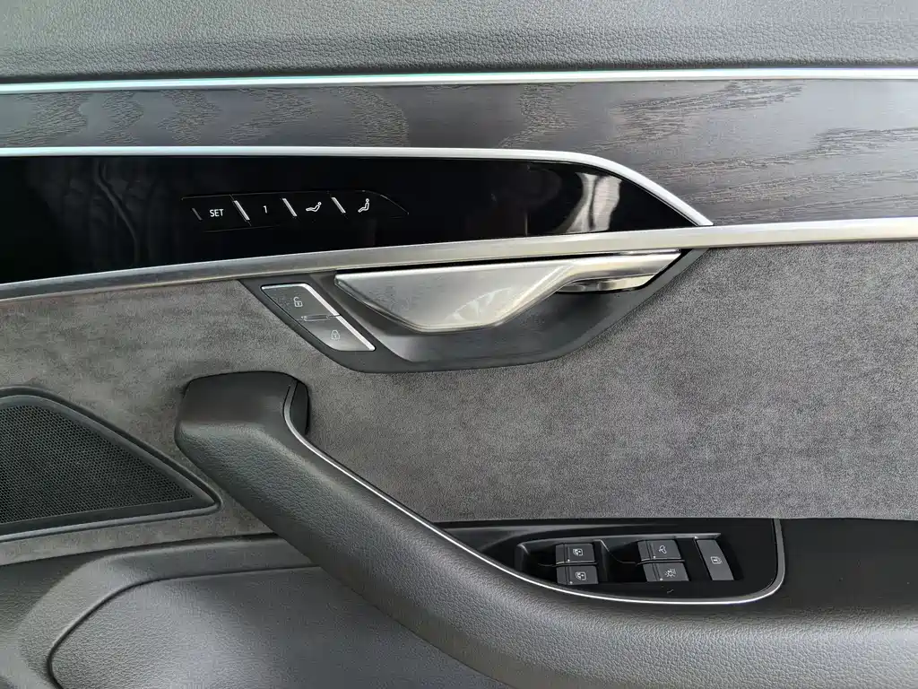 Audi A8L 2021 50 TFSI quattro Comfort