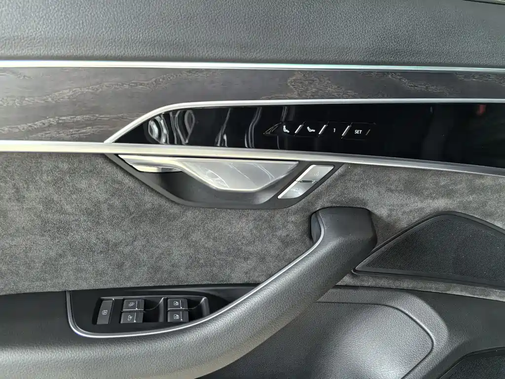 Audi A8L 2021 50 TFSI quattro Comfort