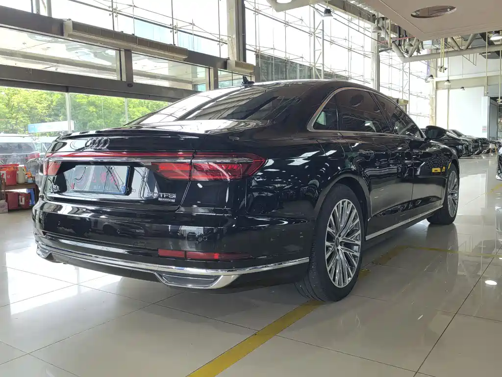 Audi A8L 2021 50 TFSI quattro Comfort