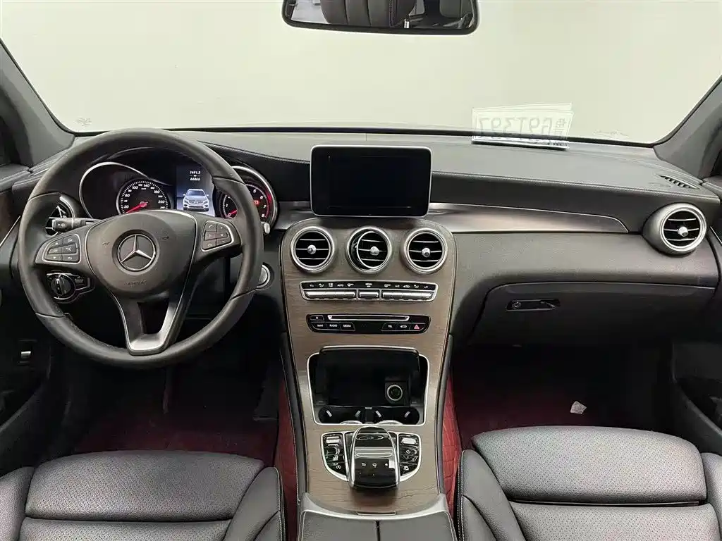 Mercedes-Benz GLC 260 4MATIC Luxury (2018 Facelift)