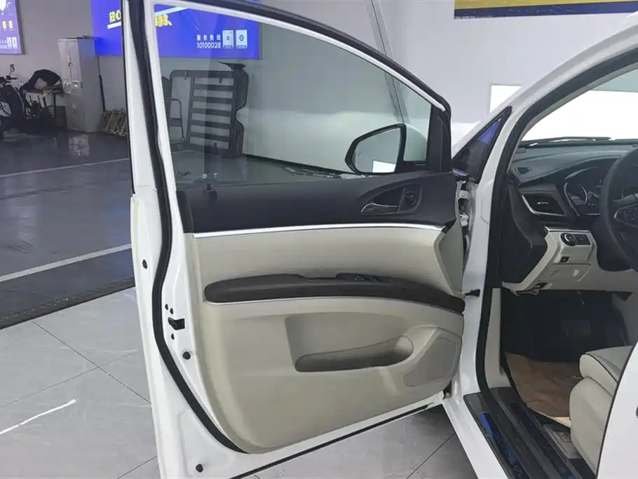Buick GL8 2021 Land Business Class 652T Smart Luxury
