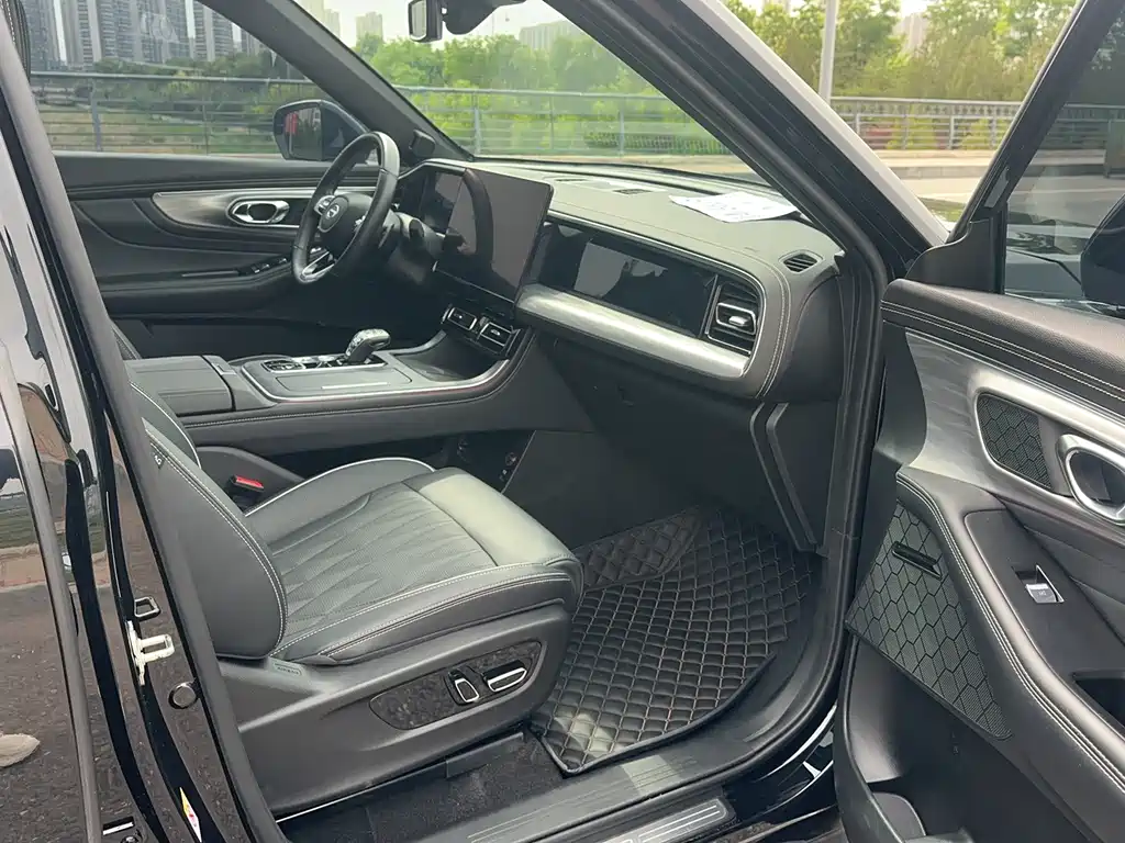 GAC Trumpchi GS8 2022 Pilot Series 2.0TGDI FWD Luxury Smart Connect Edition (7-Seater)