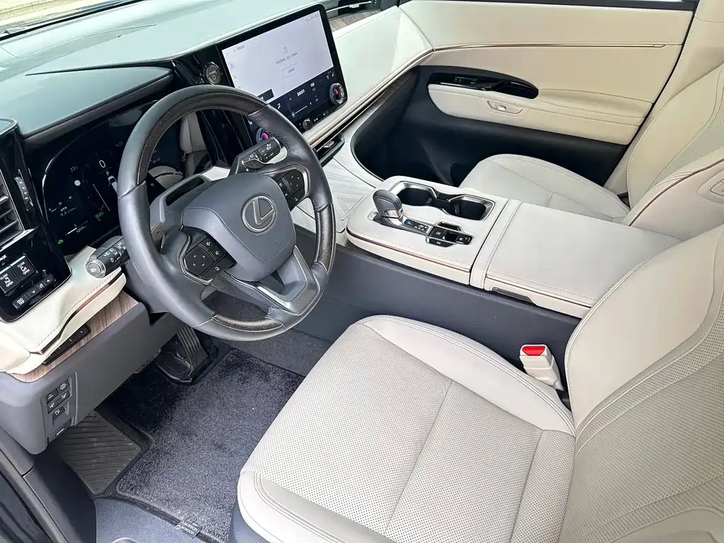 Lexus LM 2023 500h 6-Seater Prestige Edition