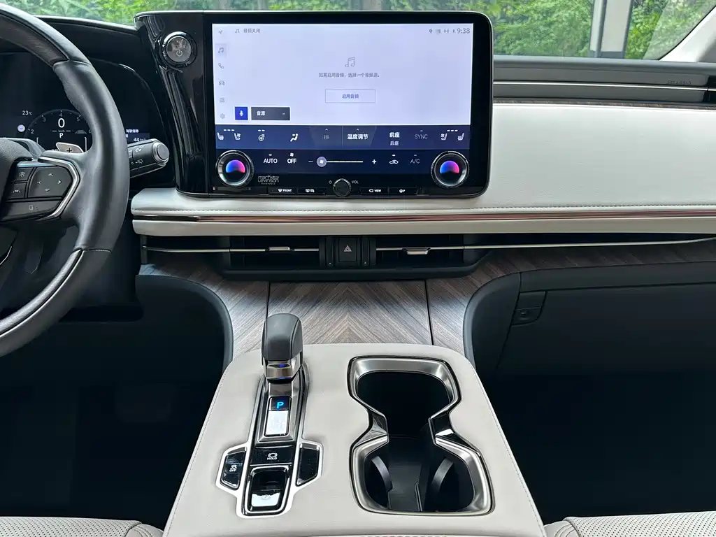 Lexus LM 2023 500h 6-Seater Prestige Edition