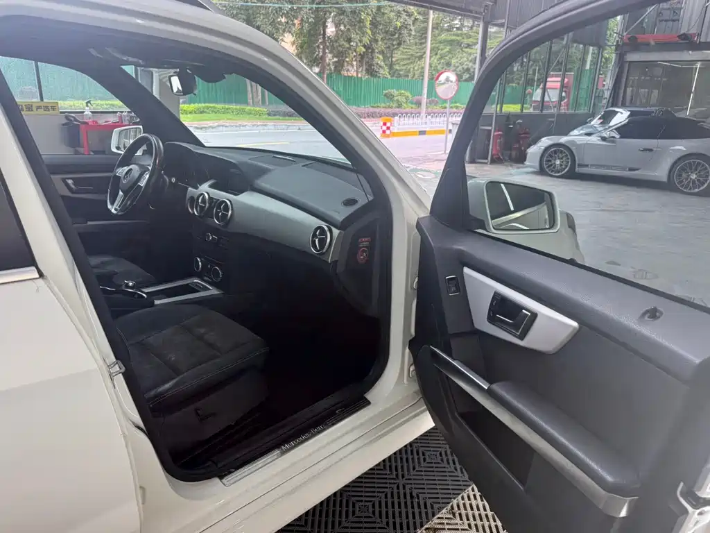 Mercedes-Benz GLK-Class 2015 GLK 260 4MATIC Dynamic Edition Ultimate Version