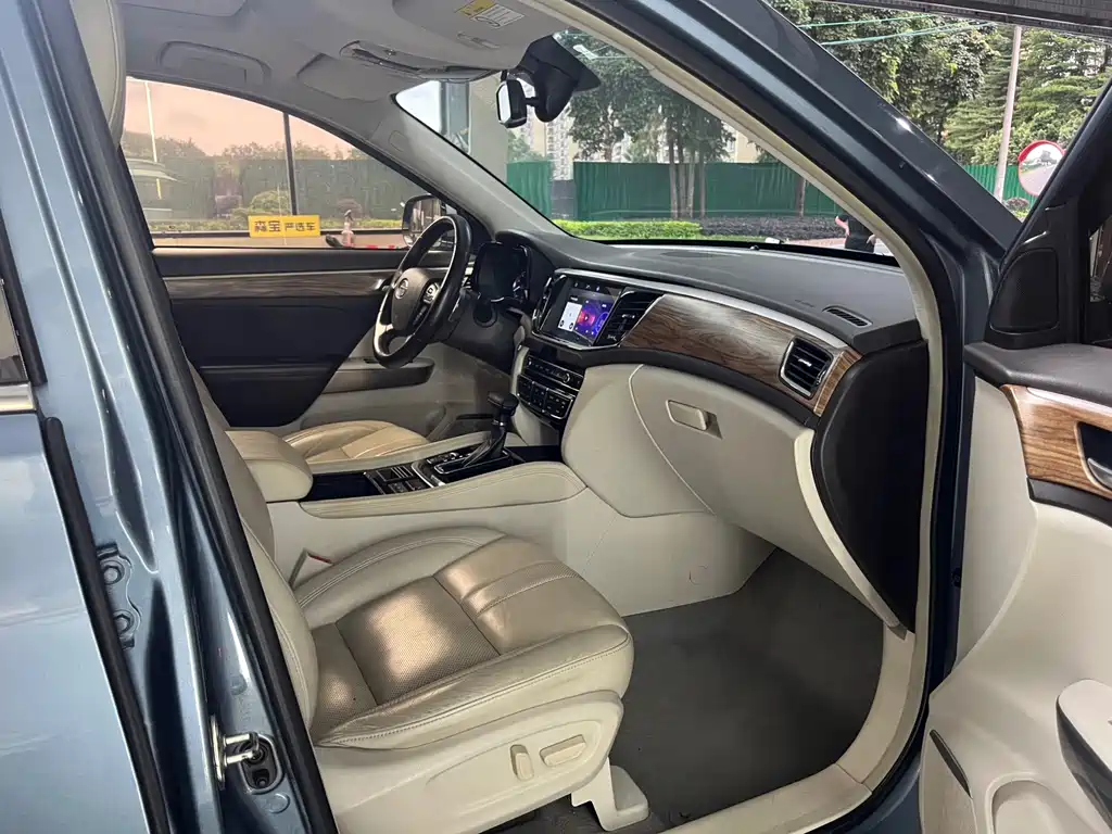 GAC Trumpchi GS8 2017 320T 2WD Luxury Smart Connect Edition (7-seater)