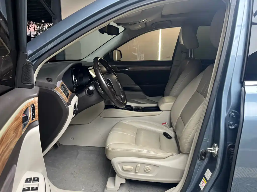 GAC Trumpchi GS8 2017 320T 2WD Luxury Smart Connect Edition (7-seater)