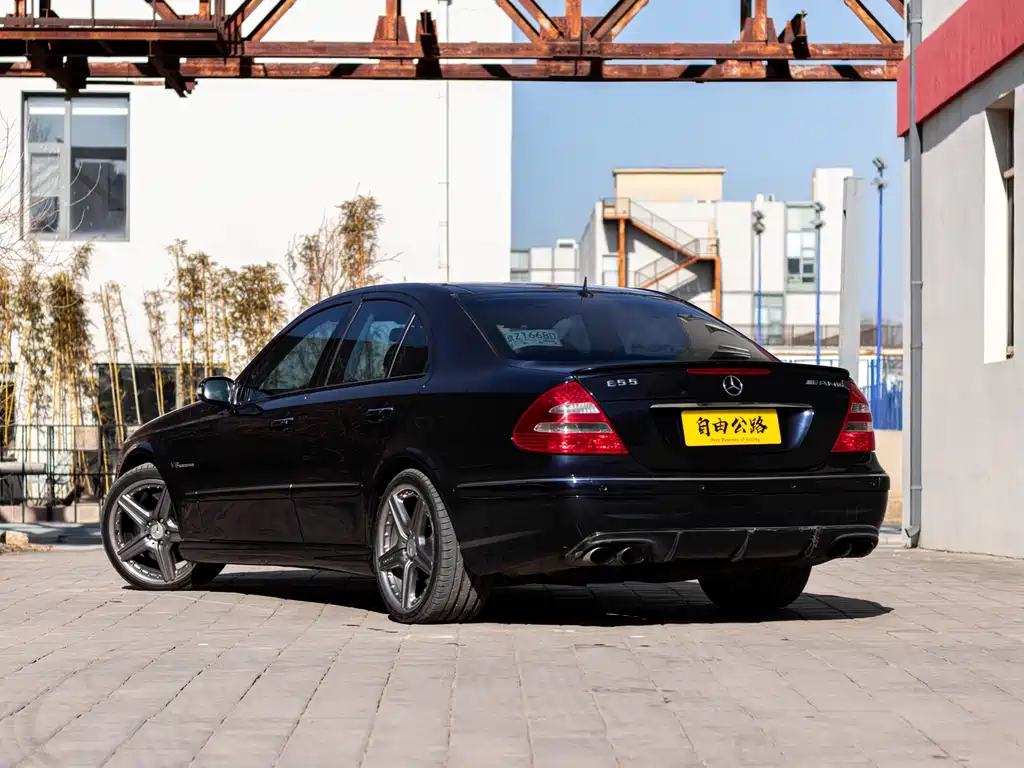 Mercedes-Benz E 55 AMG 2005