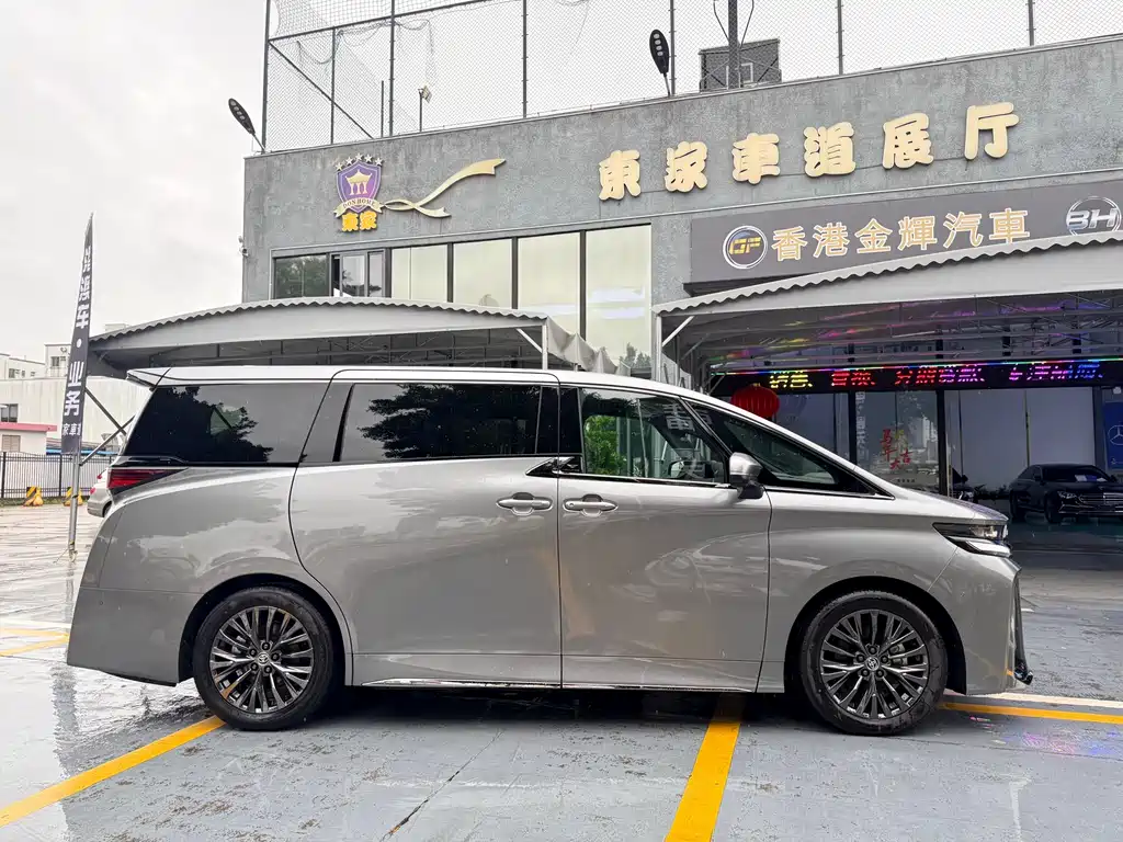 Toyota Vellfire 2025 2.4T Automatic