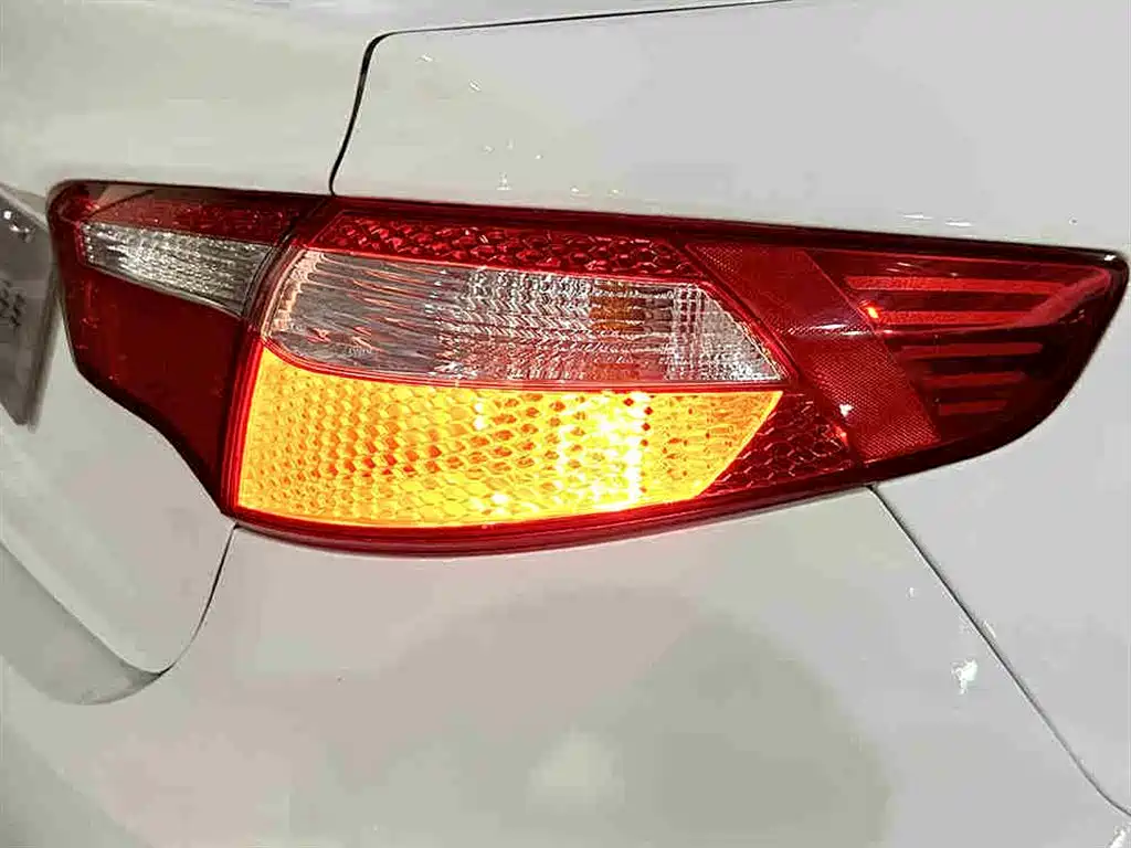 Kia K2 2012 Sedan 1.6L AT Premium Commemorative Edition