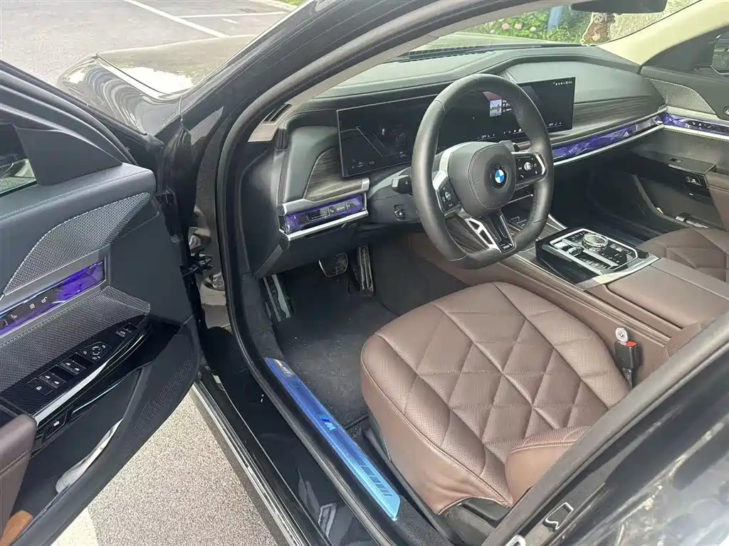 BMW 7 Series 2023 735Li M Sport Package